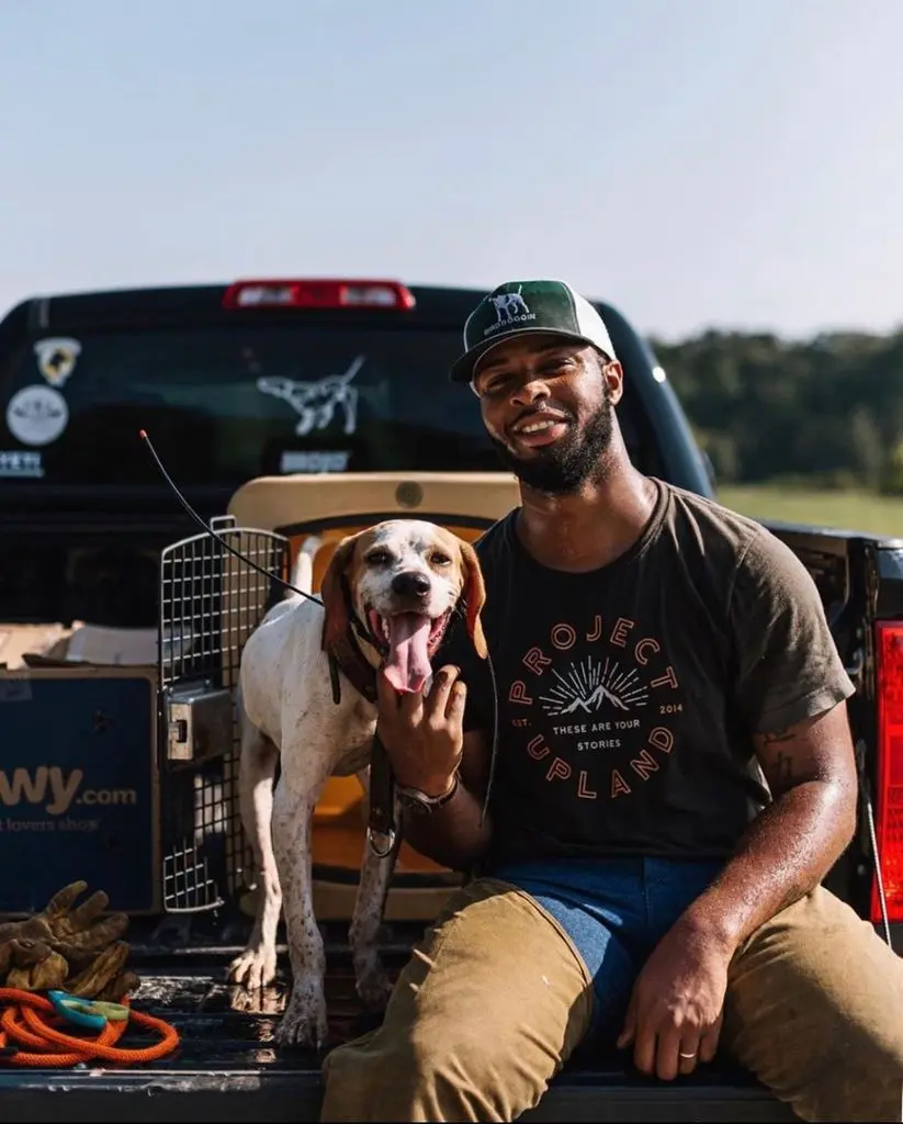 Portrait with the pointer on the tailgate